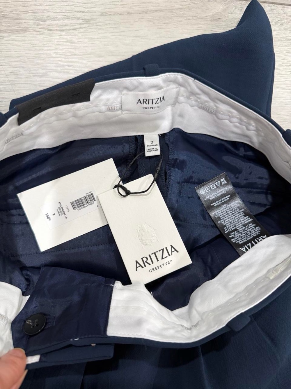 Aritzia The Effortless Pant™ - Crepette™ High-waisted, wide-leg trouser in navy. - Picture 6 of 8